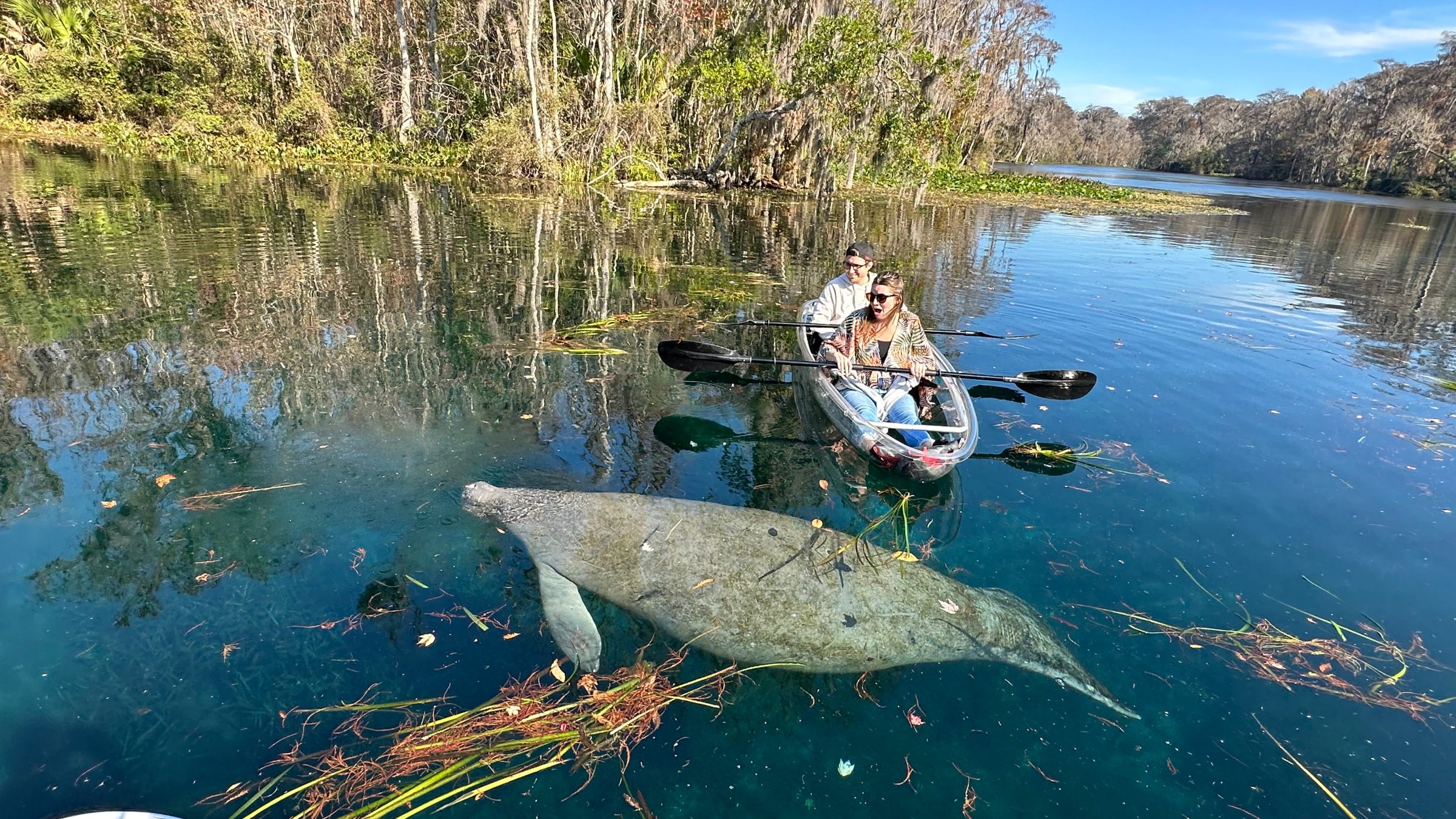 a small boat in a body of water